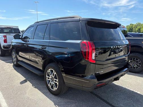 Black Metallic 2025 Ford Expedition Active