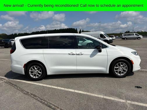 Bright White Clearcoat 2025 Chrysler Pacifica L