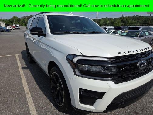 White Metallic 2022 Ford Expedition Limited