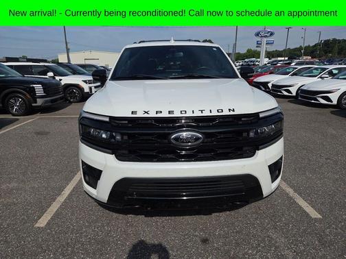 White Metallic 2022 Ford Expedition Limited