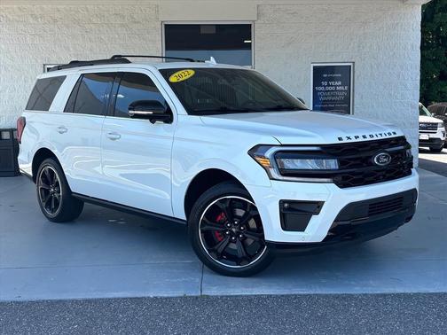 White Metallic 2022 Ford Expedition Limited