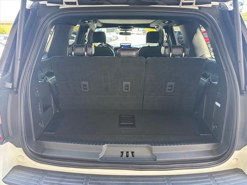 White Metallic 2022 Ford Expedition Limited