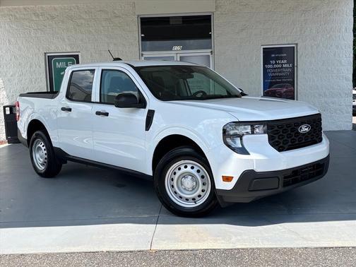 Oxford White 2025 Ford Maverick XL