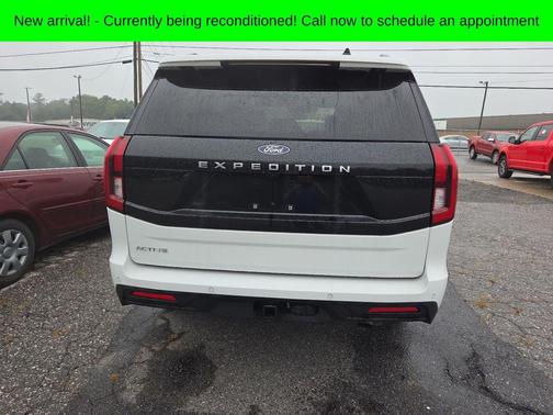Oxford White 2025 Ford Expedition Active
