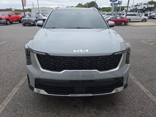 Gray 2024 Kia Sorento S