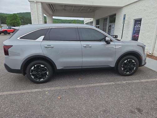 Gray 2024 Kia Sorento S