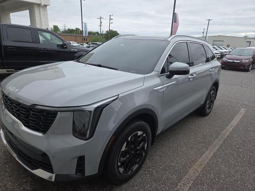 Gray 2024 Kia Sorento S