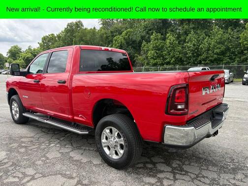 Flame Red Clearcoat 2026 RAM 2500 Big Horn Crew Cab 4x4 6'4' Box