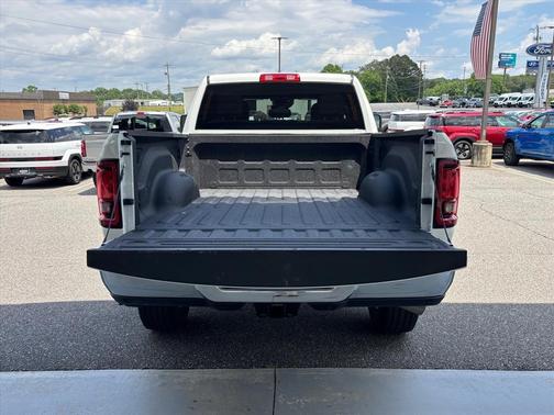 Bright White Clearcoat 2026 RAM 2500 Big Horn Crew Cab 4x4 6'4' Box