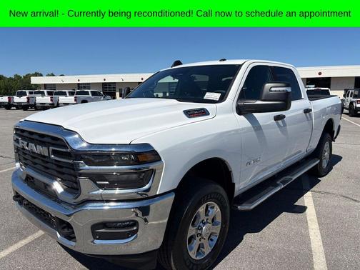 Bright White Clearcoat 2026 RAM 2500 Big Horn Crew Cab 4x4 6'4' Box