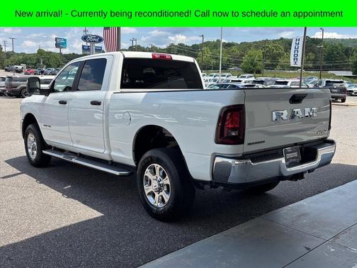Bright White Clearcoat 2026 RAM 2500 Big Horn Crew Cab 4x4 6'4' Box