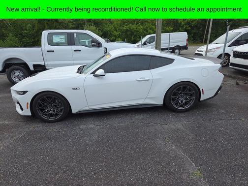 Oxford White 2025 Ford Mustang GT