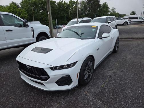 Oxford White 2025 Ford Mustang GT