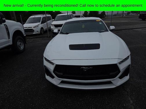 Oxford White 2025 Ford Mustang GT