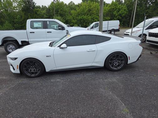Oxford White 2025 Ford Mustang GT