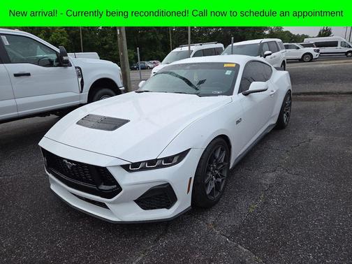 Oxford White 2025 Ford Mustang GT