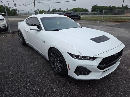 Oxford White 2025 Ford Mustang GT