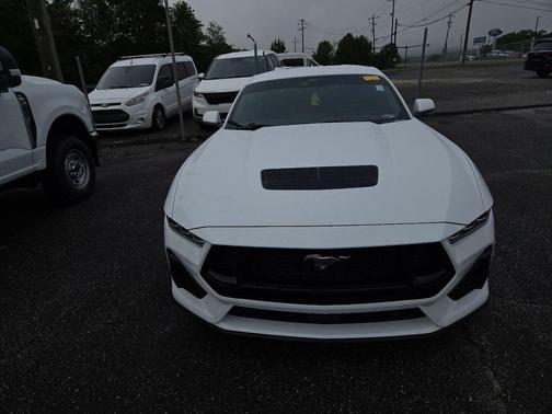 Oxford White 2025 Ford Mustang GT