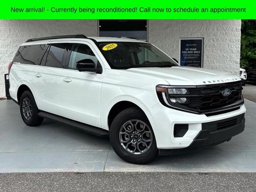 White Metallic 2025 Ford Expedition Max Active 4x4