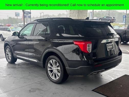 Black Metallic 2022 Ford Explorer XLT