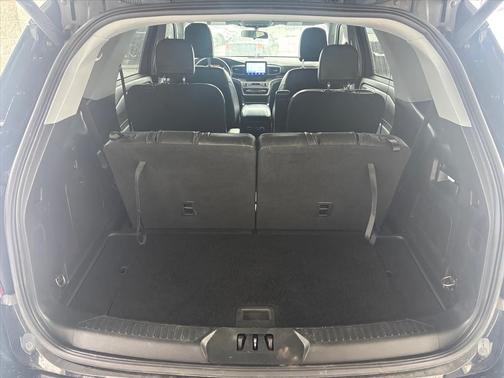Black Metallic 2022 Ford Explorer XLT