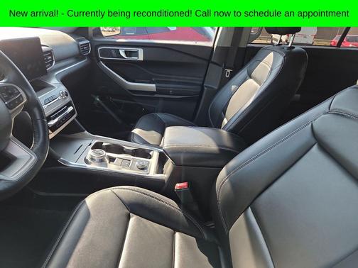 Black Metallic 2022 Ford Explorer XLT