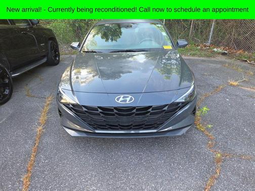 Gray 2023 Hyundai ELANTRA SE