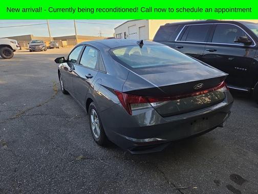 Gray 2023 Hyundai ELANTRA SE