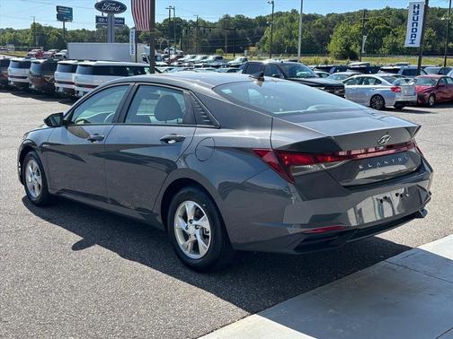 Gray 2023 Hyundai ELANTRA SE