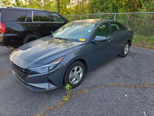 Gray 2023 Hyundai ELANTRA SE