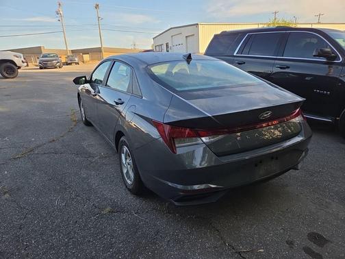 Gray 2023 Hyundai ELANTRA SE