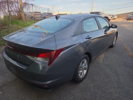 Gray 2023 Hyundai ELANTRA SE