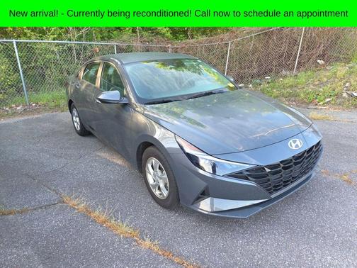 Gray 2023 Hyundai ELANTRA SE
