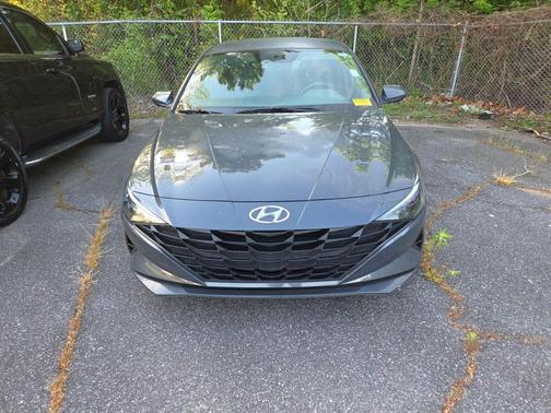 Gray 2023 Hyundai ELANTRA SE