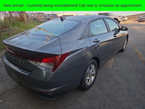 Gray 2023 Hyundai ELANTRA SE