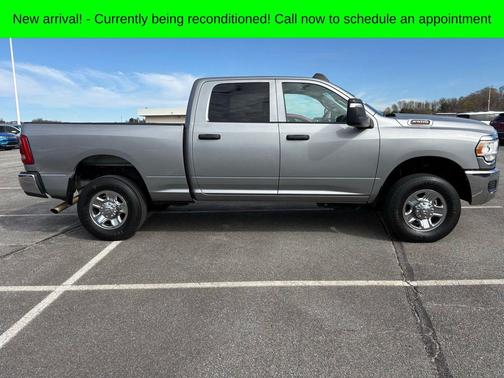 2024 RAM 2500 Tradesman Crew Cab 4x4 6'4' Box