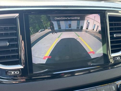 Brilliant Black Crystal Pearlcoat 2023 Chrysler Pacifica Touring L