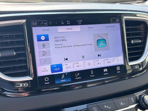 Brilliant Black Crystal Pearlcoat 2023 Chrysler Pacifica Touring L