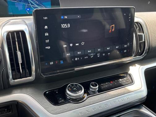 Oxford White 2025 Ford Expedition Platinum