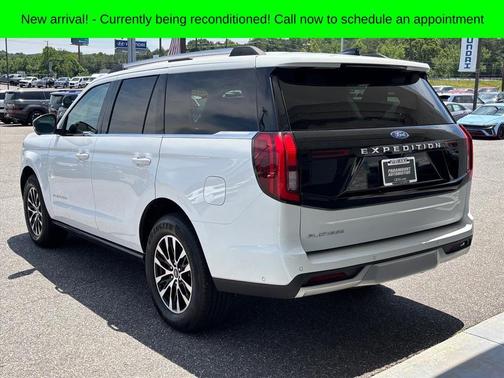 Oxford White 2025 Ford Expedition Platinum
