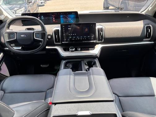Oxford White 2025 Ford Expedition Platinum