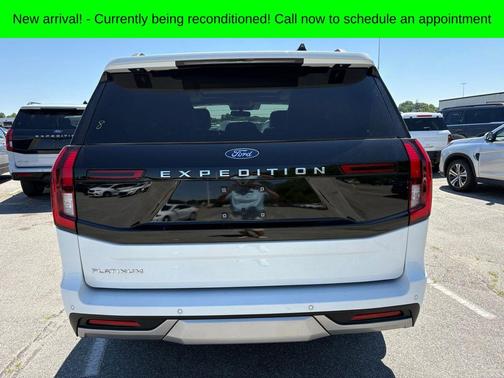 Oxford White 2025 Ford Expedition Platinum