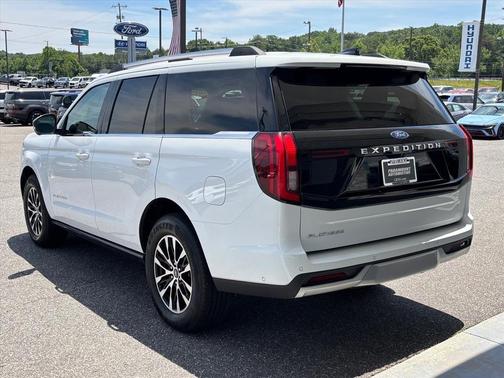 Oxford White 2025 Ford Expedition Platinum