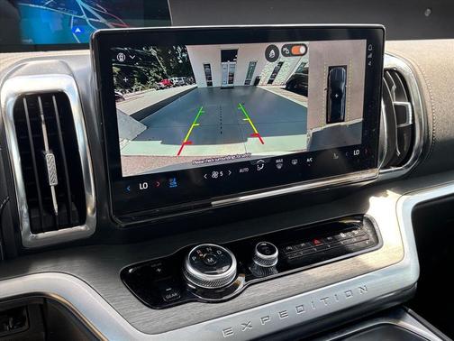 Oxford White 2025 Ford Expedition Platinum