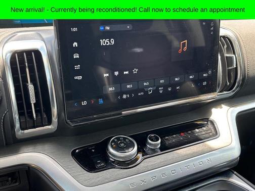 Oxford White 2025 Ford Expedition Platinum