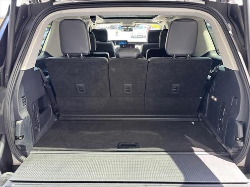 Oxford White 2025 Ford Expedition Platinum
