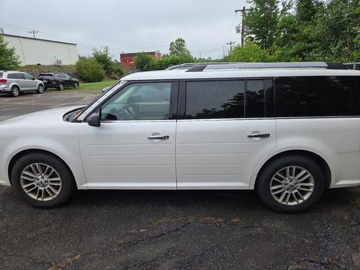 White Platinum Clearcoat Metallic 2018 Ford Flex SEL