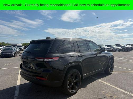Diamond Black Crystal Pearlcoat 2023 Jeep Grand Cherokee Limited