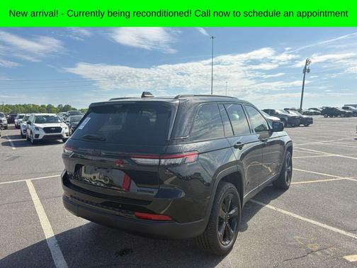 Diamond Black Crystal Pearlcoat 2023 Jeep Grand Cherokee Limited