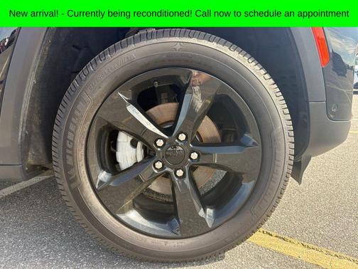 Diamond Black Crystal Pearlcoat 2023 Jeep Grand Cherokee Limited